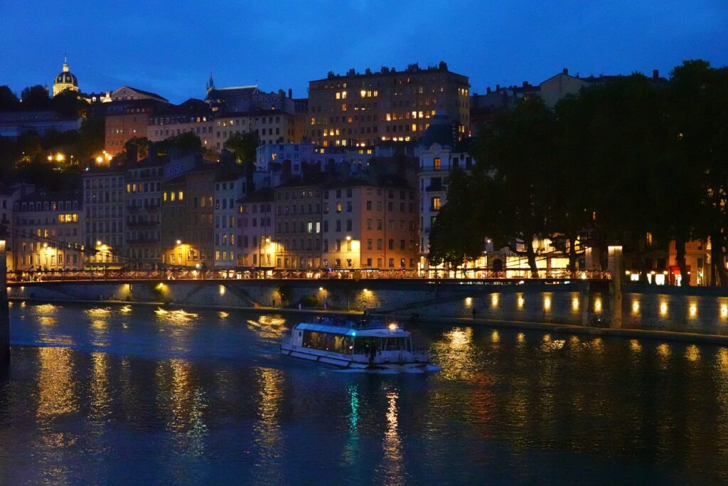 lyon romantique bateau boat