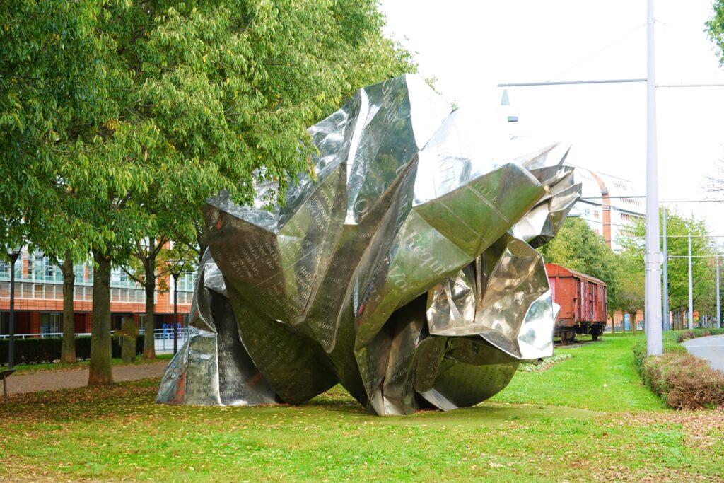 World Markets Sculpture lyon wang