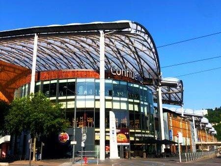 lyon Confluence Shopping Center mall centre commercial