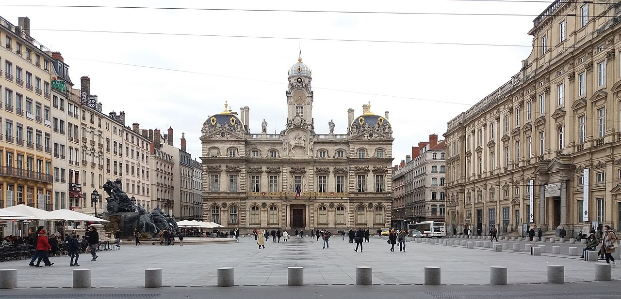 finalLyon 1er Place des Terreaux Hôtel de Ville, vu depuis la galerie des Terreaux
