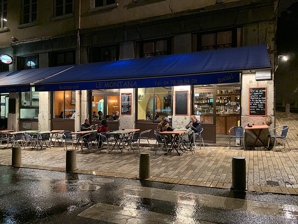lyon cafe at night