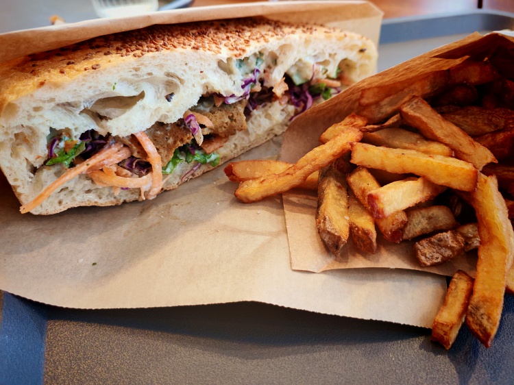 Güstavo Vebab vegan food in lyon kebab sandwich lyon trip