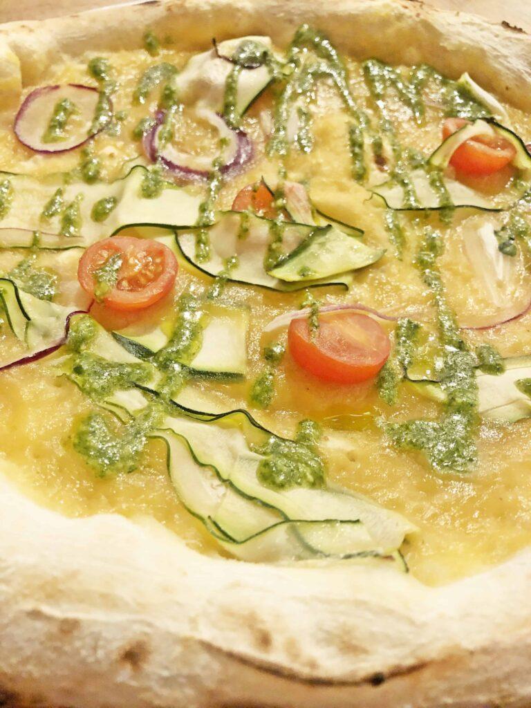 vegetarian pizza with pesto at Food Traboule Restaurant in Lyon