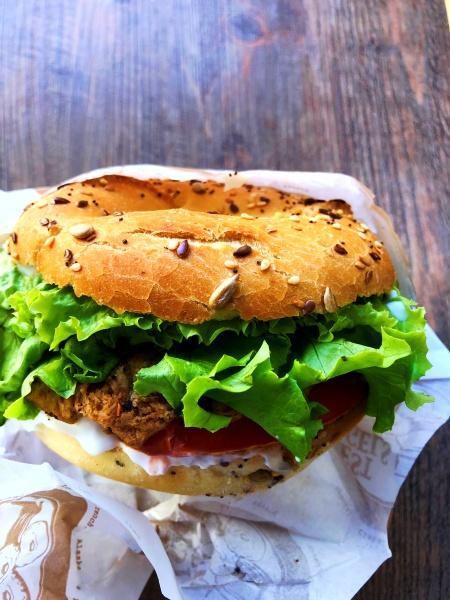 vegan food in lyon best bagels sandwich lunch lyon trip