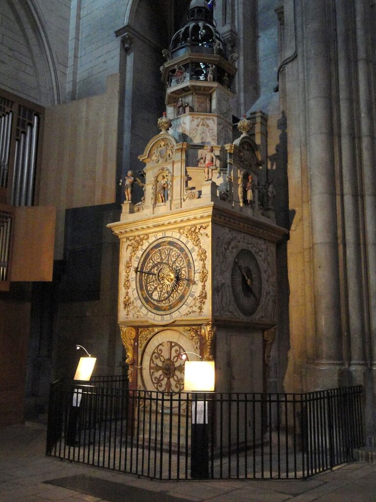 Horloge astronomique de la cathédrale Saint Jean de Lyon DSC05593