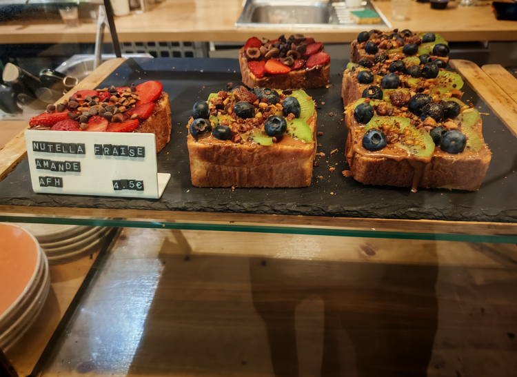 vegan bakery lyon patisserie Zeitgeist Café lyon trip