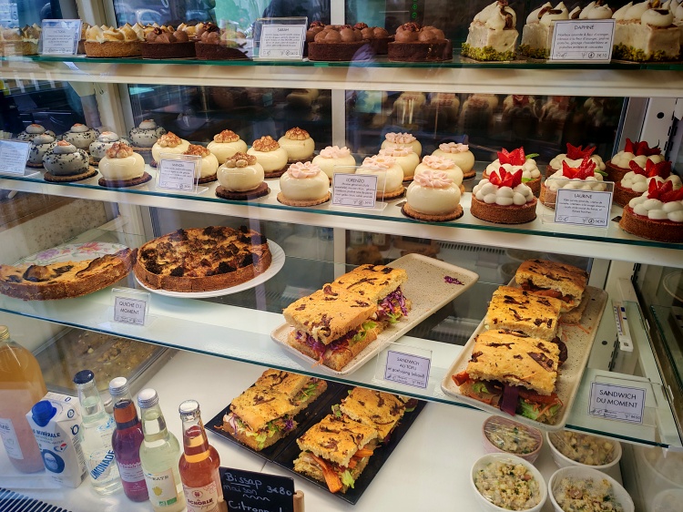 vegan bakery lyon patisserie Les Belles Ames Café lyon trip vegan food