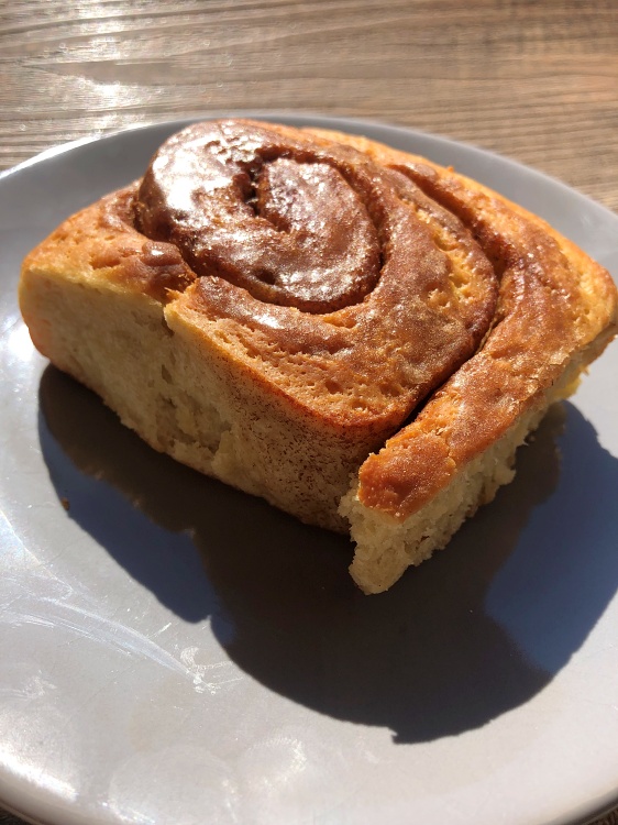 lyon vegan bakery lyontrip patisserie viennoiserie zoi cafe cinammon roll