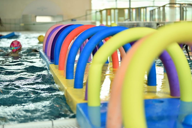 swimming pool lyon trip